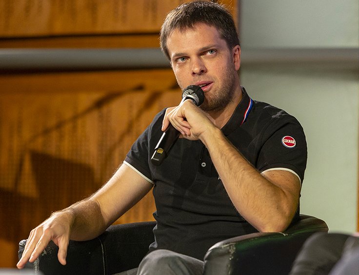 Thibaut Loubère en intervention sur un panel